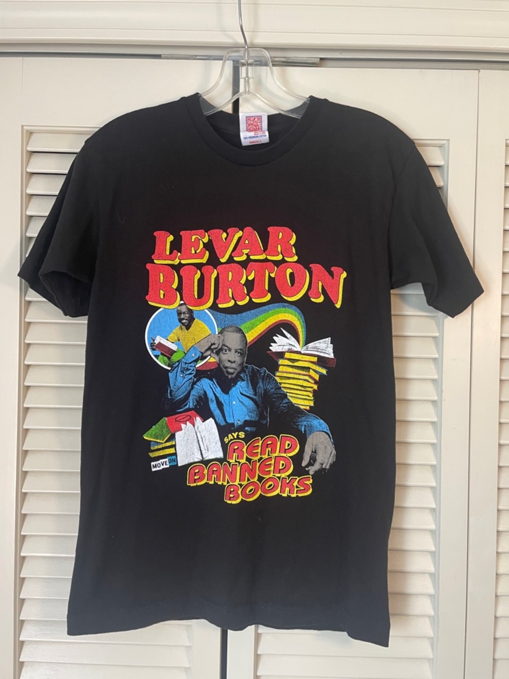 LeVar Burton "Read Banned Books" Graphic short sleeve T- Black/multicolor  Sz S
